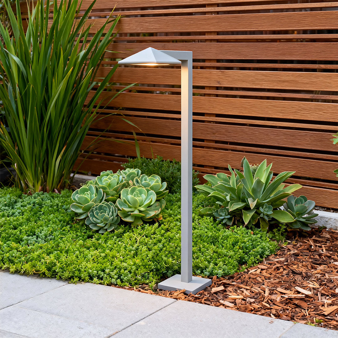 Modern Minimalist Plug-in Pathway Light — Aluminum & Glass, 7W LED, IP54, 21.65" Height