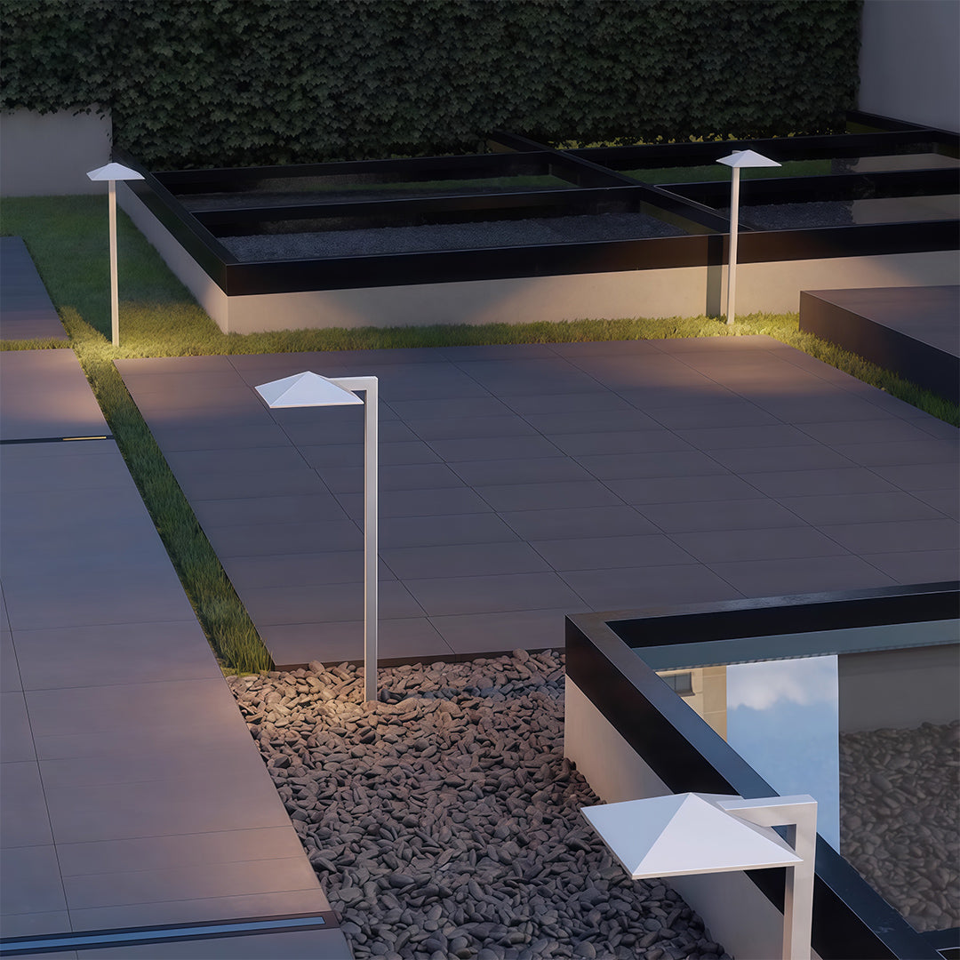 Modern Minimalist Plug-in Pathway Light — Aluminum & Glass, 7W LED, IP54, 21.65" Height