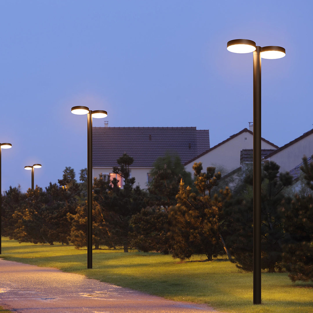 Solar Outdoor Street Light — Black Aluminum, 40W LED, Single or Double Head, 20000–40000mAh, IP65 Weatherproof