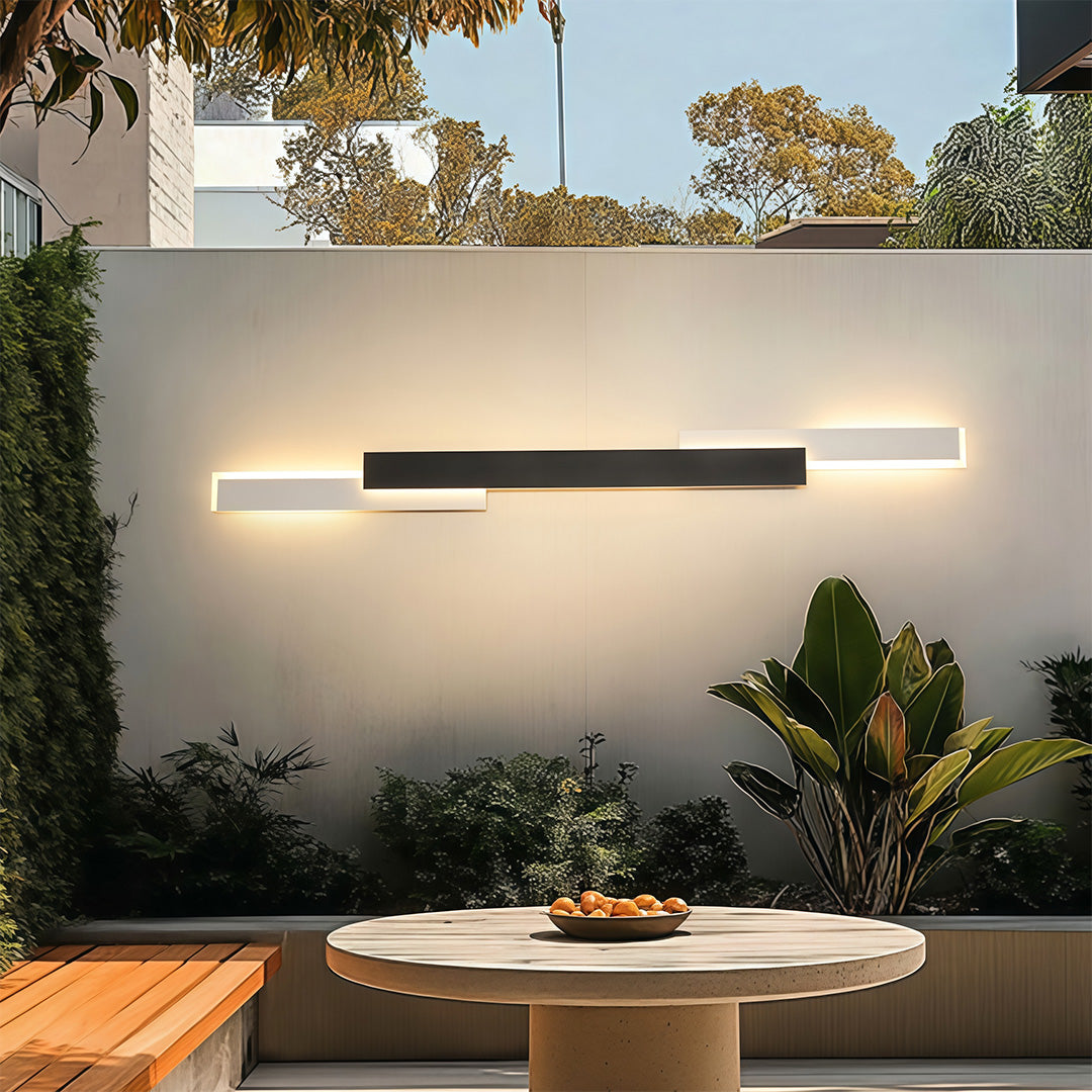Linear Outdoor Wall Sconce — Black or White Iron, LED, IP65, 48W/60W, Dimmable 3000K–6000K, 47.2" or 59.1"