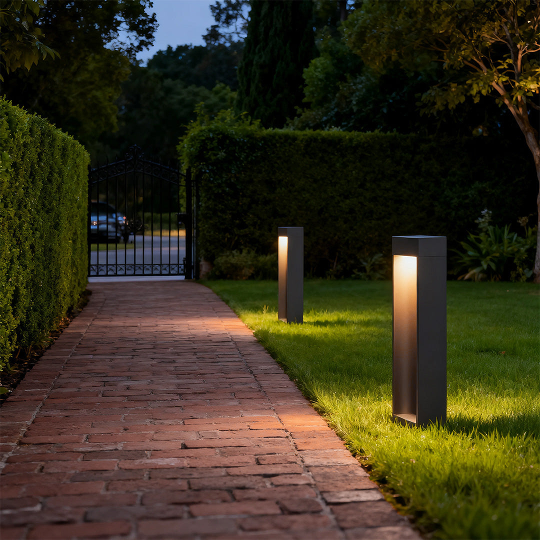 Minimalist Black Garden Path Light with Stakes — Aluminum, 7W LED, IP54, 3000K, 60cm / 80cm