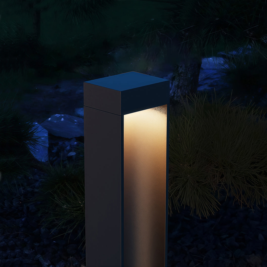 Minimalist Black Garden Path Light with Stakes — Aluminum, 7W LED, IP54, 3000K, 60cm / 80cm