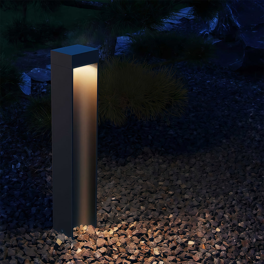 Minimalist Black Garden Path Light with Stakes — Aluminum, 7W LED, IP54, 3000K, 60cm / 80cm