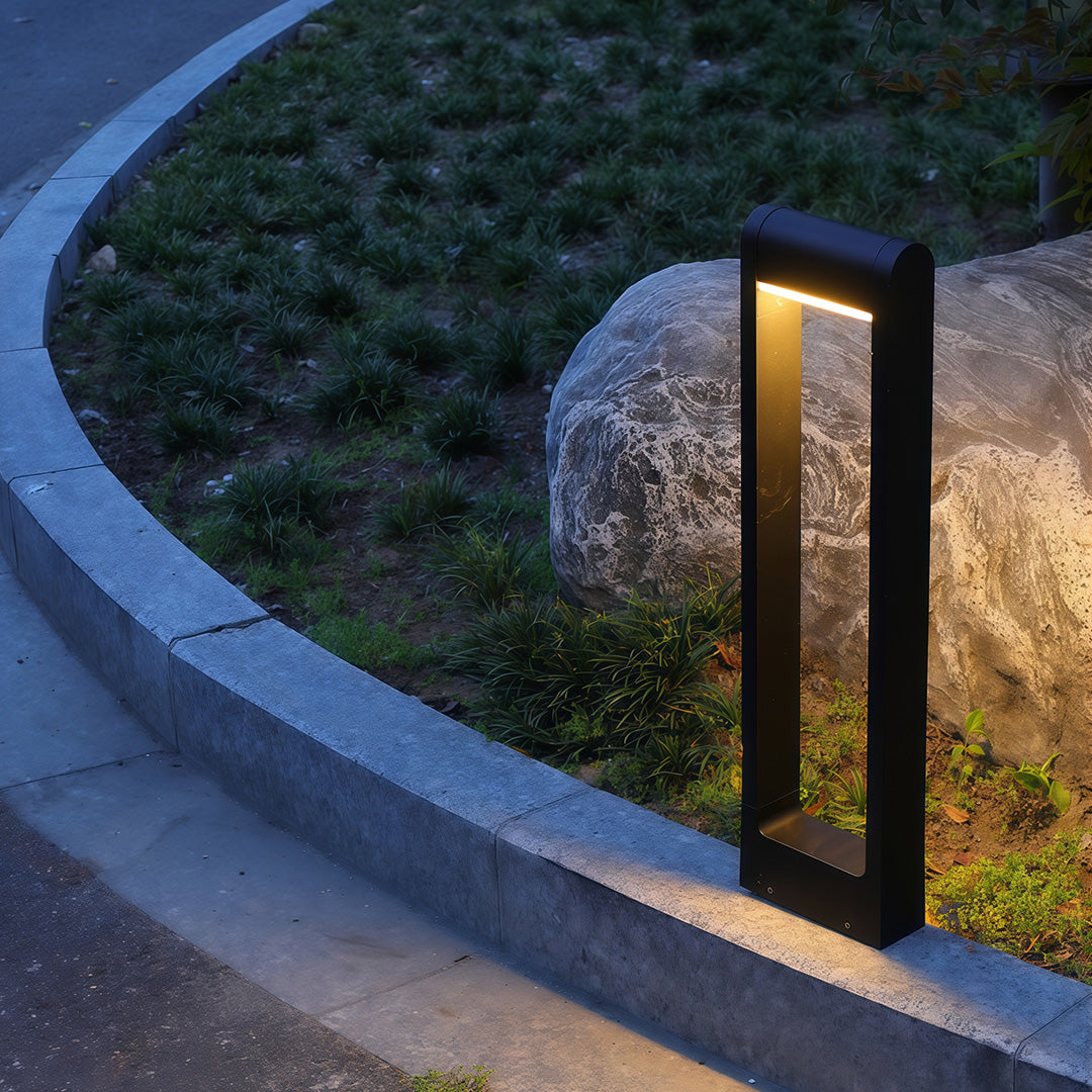 Minimalist Square Outdoor Bollard Light — Black Aluminum, 7W LED, IP54, 11.8" / 23.6" / 31.5" Heights