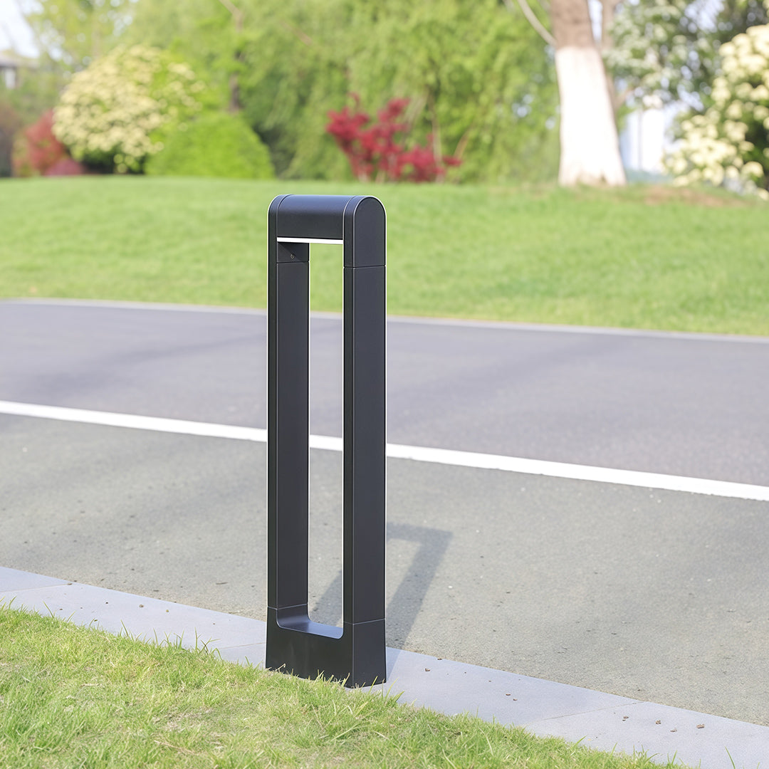 Minimalist Square Outdoor Bollard Light — Black Aluminum, 7W LED, IP54, 11.8" / 23.6" / 31.5" Heights
