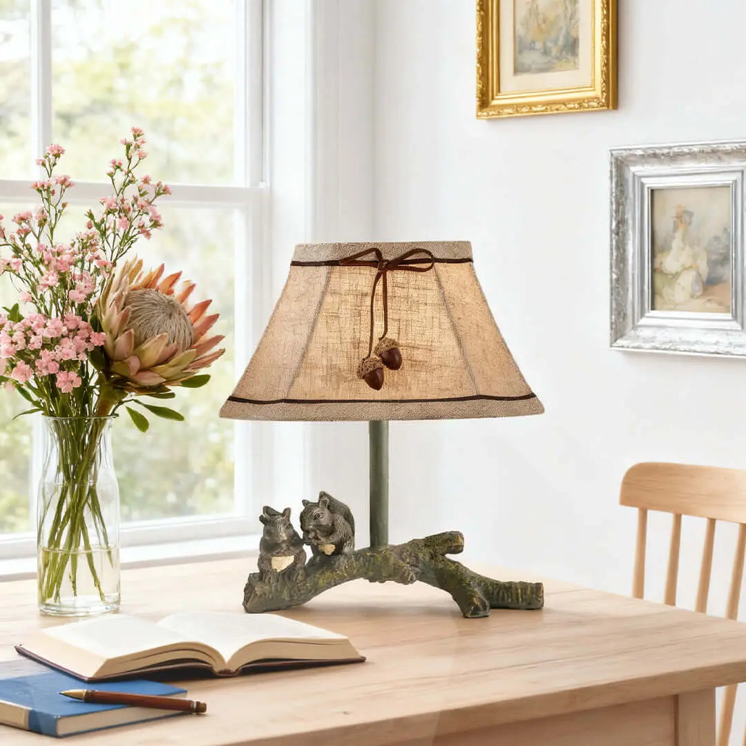 French Style Squirrel Table Lamp - Decorative Resin Light for Atmosphere Luxe