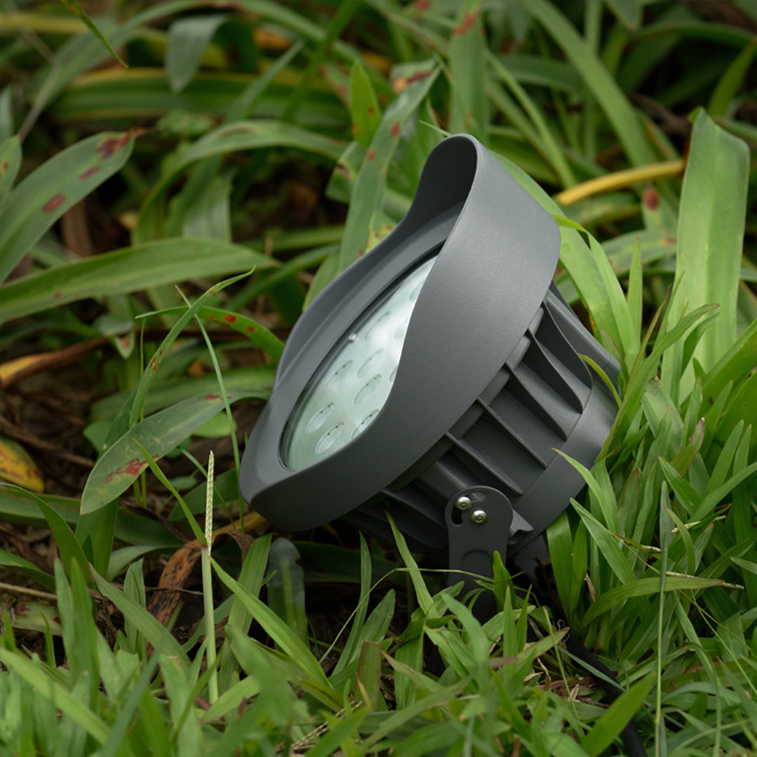 Minimalist Exterior LED Spotlight — Die-Cast Aluminum, Sand Gray, 8W / 15W, IP65 Weatherproof