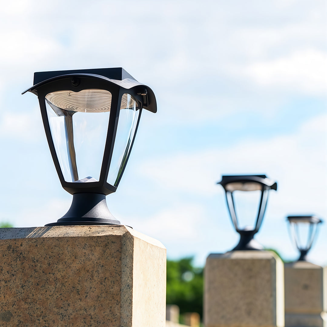 Solar Outdoor Pillar Light — Die-Cast Aluminum, 2W LED, Dual Color Temperature (3000K/6000K), IP65 Weatherproof