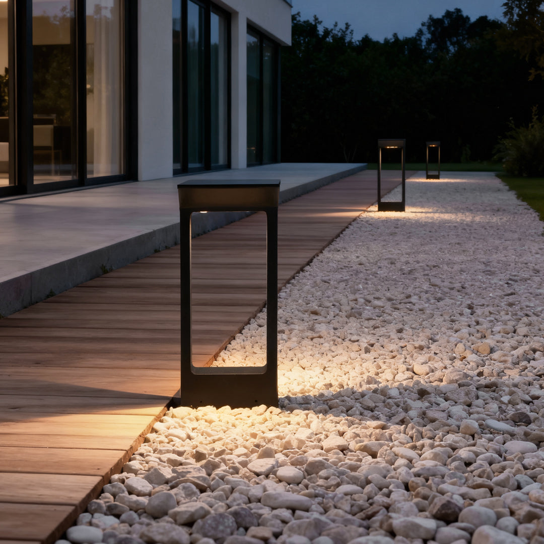 Minimalist Solar Bollard Pathway Light — Die-Cast Aluminum, LED 3000K, IP65, 15.7" or 23.6"