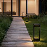 Minimalist Solar Bollard Pathway Light — Die-Cast Aluminum, LED 3000K, IP65, 15.7" or 23.6"