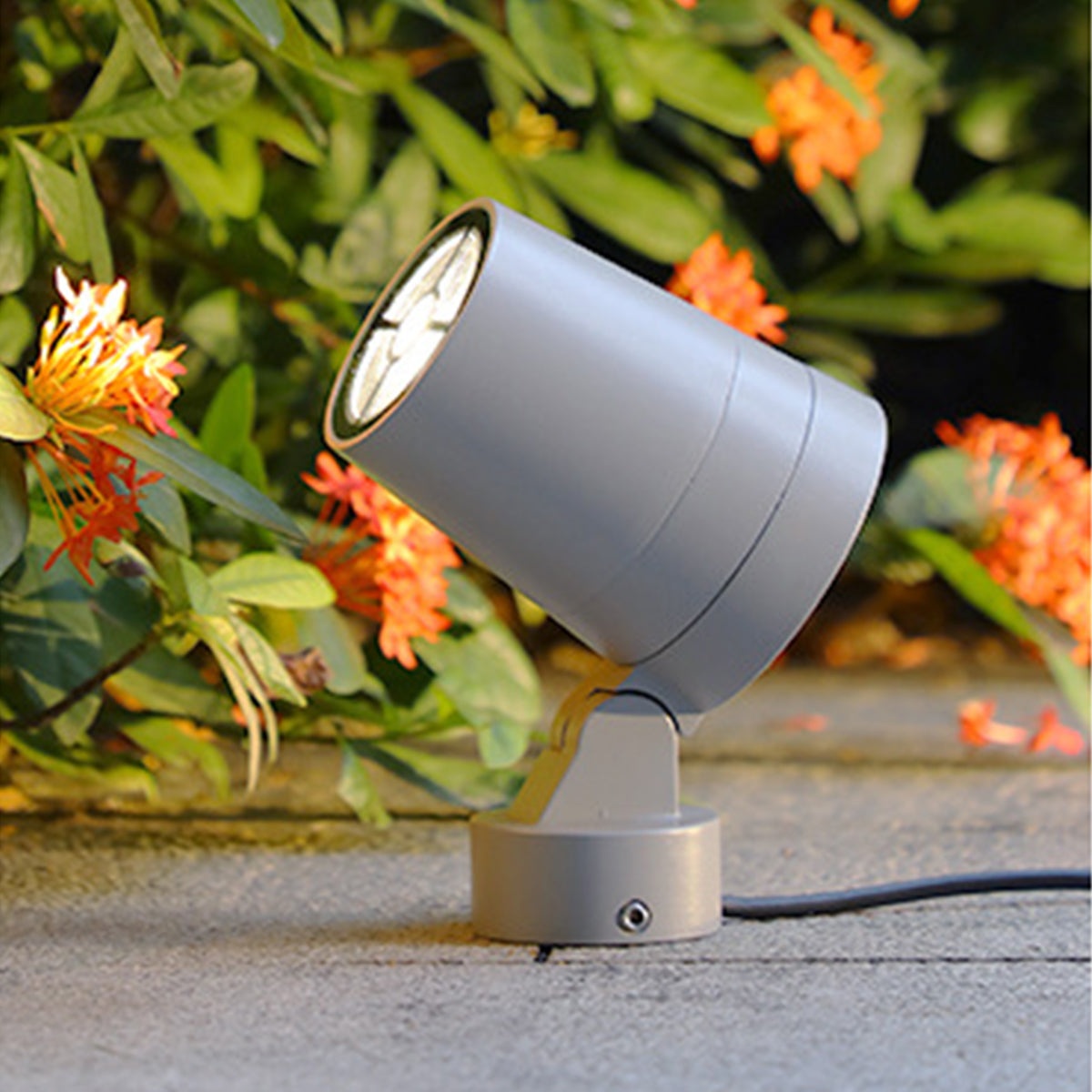 Modern Outdoor Garden Spotlight — Die-Cast Aluminum, LED, 10W/20W/30W, 3000K Warm White, IP65 Weatherproof