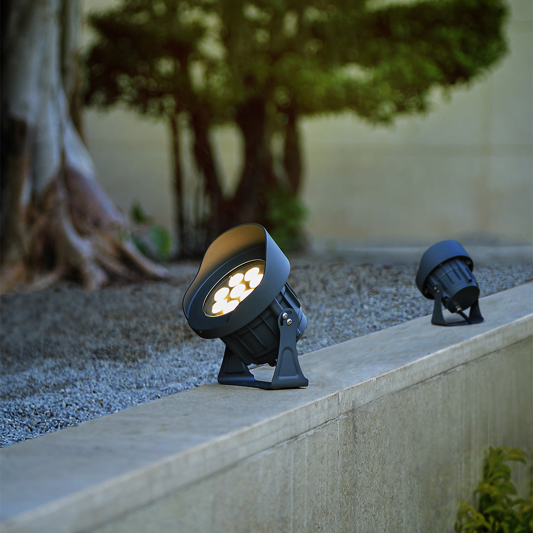 Minimalist Outdoor LED Spotlight — Die-Cast Aluminum, 8W / 15W, 3000K, IP65 Weatherproof