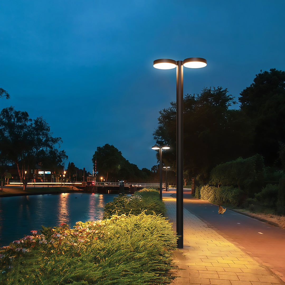 Solar Outdoor Street Light — Black Aluminum, 40W LED, Single or Double Head, 20000–40000mAh, IP65 Weatherproof